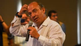 A Calderón le falta cara y memoria para hablar de intolerancia: Aristegui | Video
