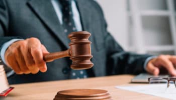 Condenan a cadena perpetua a caníbal alemán