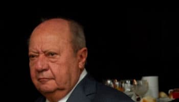 Revela AMLO que hay dos denuncias contra Romero Deschamps en la FGR por depósitos de 309 mdp | Entérate