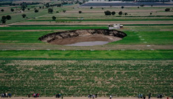¿Qué se sabe del socavón que sigue creciendo en Puebla? | Video