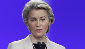 Ursula Von der Leyen avisa a Hungría que su ley anti-LGTBI es 'una vergüenza'