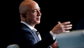 Jeff Bezos estaría cerca de ser copropietario del Liverpool