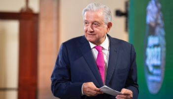 Descarta AMLO expulsar a integrantes de Vox; celebra que no simulen su pensamiento conservador