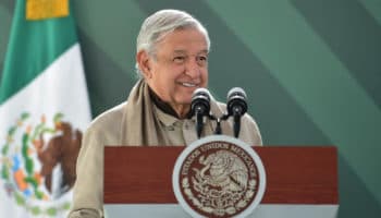 Exigimos respeto a los paisanos y a México: AMLO