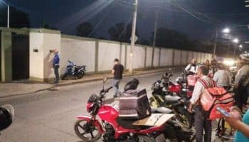 Piden soldados 45 pollos rostizados por app y no los pagan