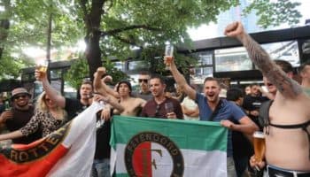 Conference League: Se enfrentan ultras de Feyenoord y Roma en calles de Tirana | Video
