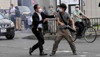 La policía japonesa admite fallos en la seguridad de Shinzo Abe; asesino 'eligió el arma más letal'