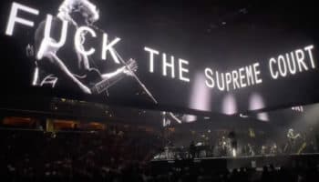 Desde Washington, Roger Waters protesta en pantalla gigante por prohibición al aborto en EU