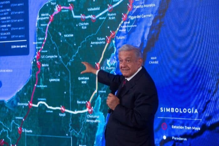 Con pasos elevados protegerán cenotes en Tren Maya, afirma AMLO
