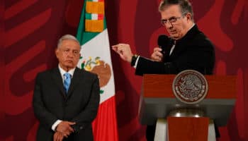 Ironiza AMLO señalamientos de “El rey del cash” sobre entrega de maletas con efectivo en campaña de 2006 | Entérate