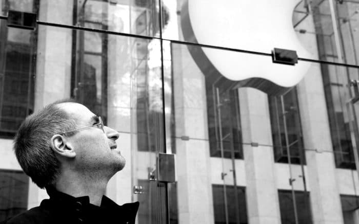 Tim Cook y John Ternus homenajean a Steve Jobs en el 15 aniversario de su muerte