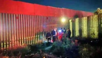 Fallece migrante hindú al caer de valla fronteriza; bebé sobrevive