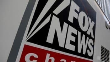 Sancionan a la cadena Fox por desinformación sobre fraude electoral