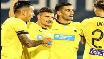 Remonta AEK Atenas para vencer como visitante al Dinamo de Zagreb | Video