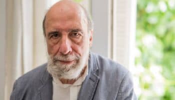 Raúl Zurita presenta en México su antología 'Tres veces tu sombra'