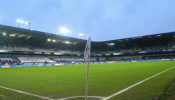 Anderlecht de Bélgica pone a la venta los focos de su estadio