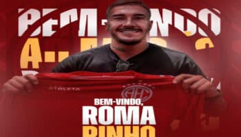 Romario contrata a su hijo para reforzar al club que preside