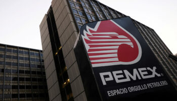 Pemex está en "riesgo crediticio" en todos los escenarios posibles: Moody's Ratings