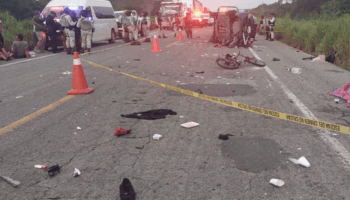 Vehículo particular arrolla caravana de migrantes en Oaxaca: Diana Manzo | Video
