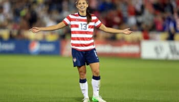 Alex Morgan, leyenda del futbol estadounidense, anuncia su retiro | Video