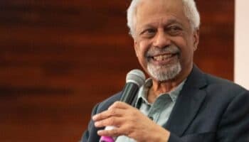 Abdulrazak Gurnah presenta su obra en la CDMX