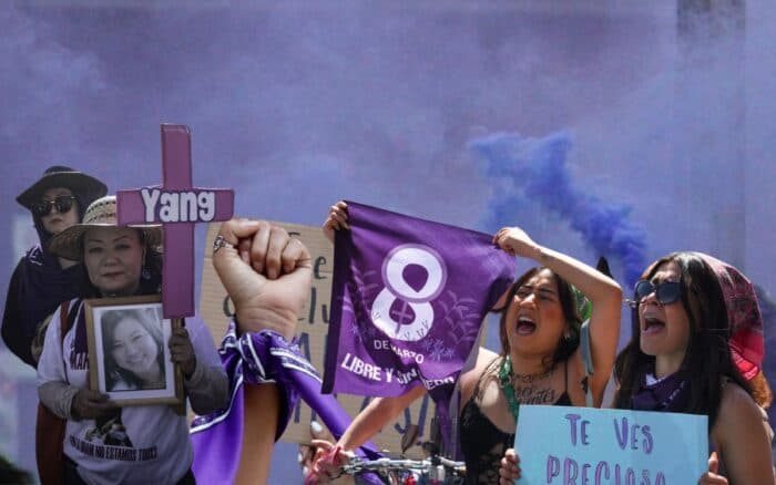Sheinbaum dice estar del lado de víctimas de desaparición y feminicidio, pese a reclamos
