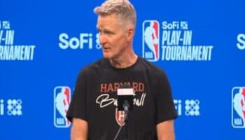 Steve Kerr arremete contra Donald Trump por Harvard | Video