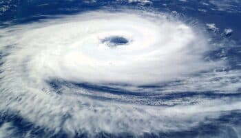 'Gil' se intensifica y evoluciona a huracán categoría 1