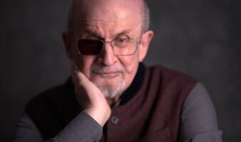 “La literatura es la mejor forma que tengo de responder al mundo en que vivo”: Salman Rushdie