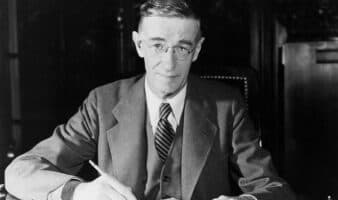 Vannevar Bush, el científico que anticipó la economía del conocimiento en línea