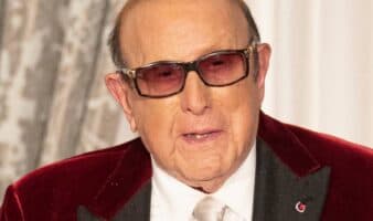 Murió Clive Davis, el productor musical conocido como "el hombre de las orejas de oro"