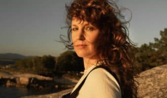 “A mi madre le aterroriza lo que escribo”: Sabina Urraca