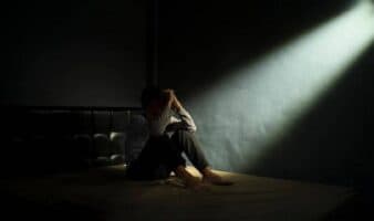 Frente al suicidio, escuchar también es prevenir, advierte especialista