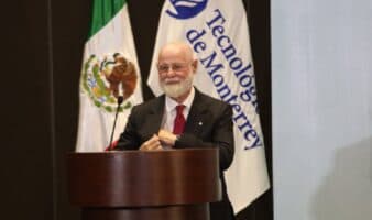 “Gracias a los juguetes electrónicos nos hemos puesto a disposición de los demás”: Alberto Manguel