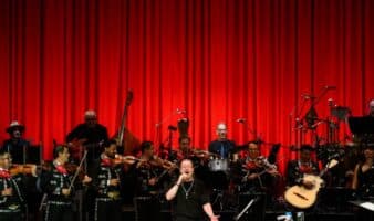 Con ritmo de mariachi, Mike Patton cerró su concierto en Bellas Artes
