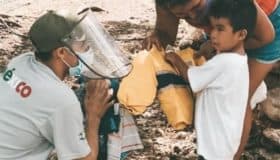 Entrega Rommel Pacheco ayuda a damnificados por tormenta Cristóbal | Video