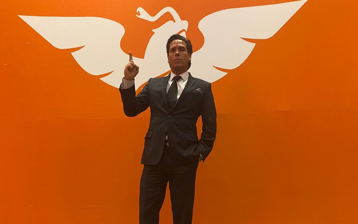 Roberto Palazuelos se registra como precandidato al gobierno de Quintana Roo por MC