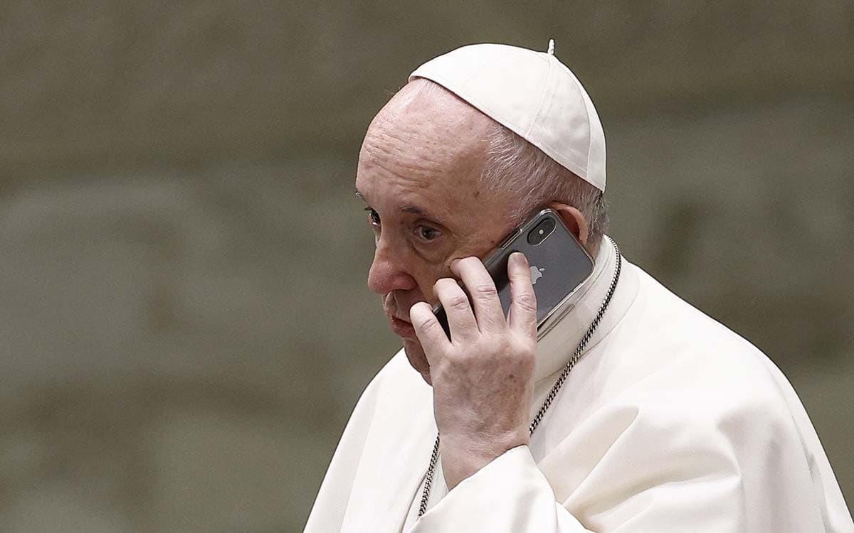 El papa Francisco llama a Zelenski; le dice que está haciendo lo posible para poner fin a la guerra