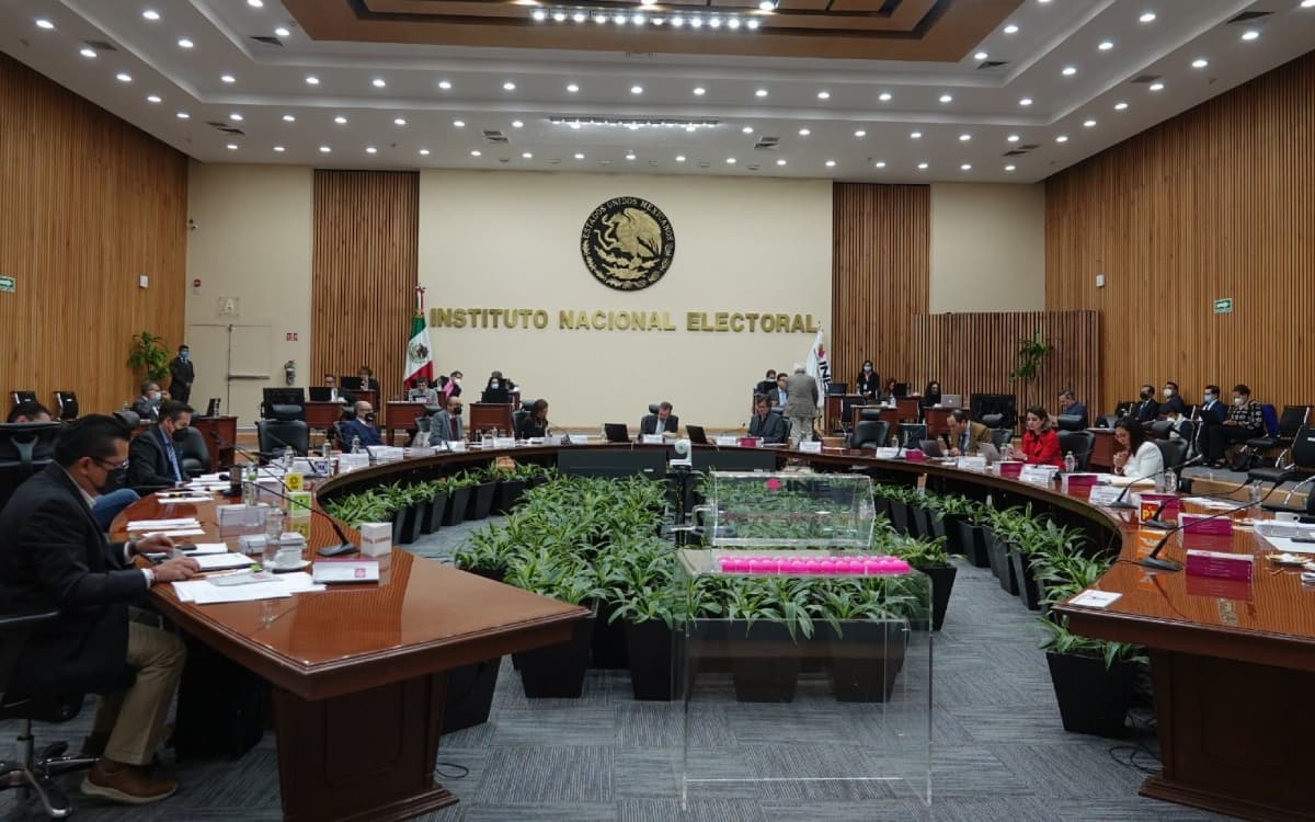 Bajo argumento de austeridad, desmantelan al INE: Aziz Nassif | Video