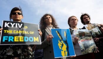 Serbios y rusos marchan junto a ucranianos a un año del inicio de la guerra