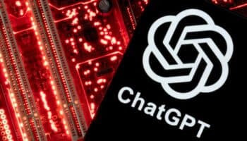 Escritores demandan a OpenAI por usar sus obras para entrenar Inteligencia Artificial