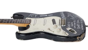Subastan guitarra destrozada por Kurt Cobain en 600 mil dólares