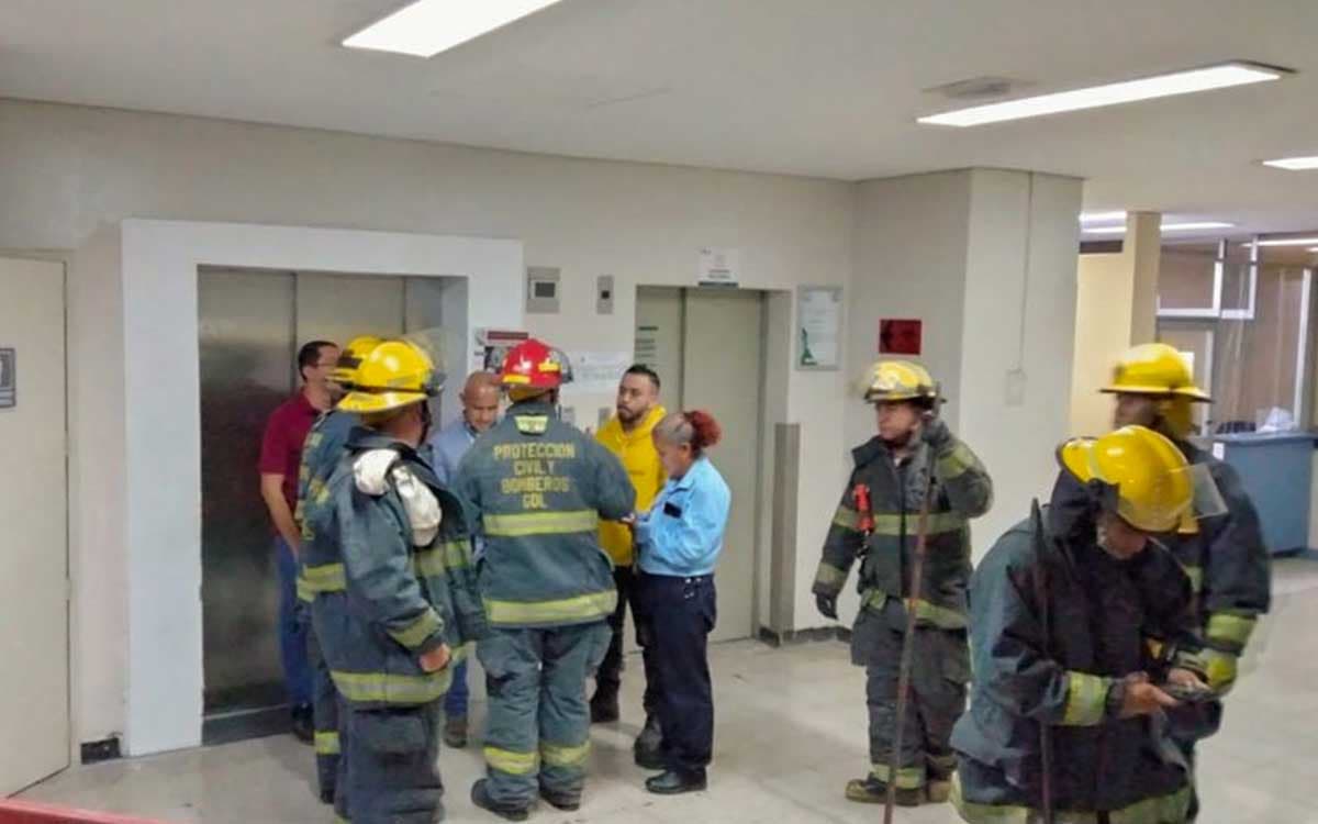 Falla otro elevador del IMSS en Guadalajara; rescatan a tres personas