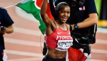 Budapest 2023: Mantiene Faith Kipyegon su dictadura en los 1500 metros | Video