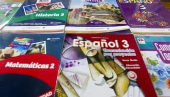 Politiquerías, el error más grande de los libros de texto | Artículo