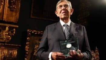 Presidencia rinde homenaje luctuoso a Cuauhtémoc Cárdenas
