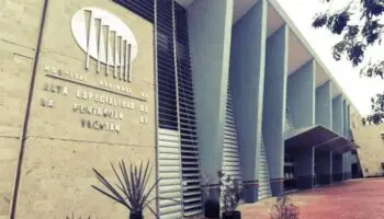 Se desploma elevador con 12 personas en hospital de Yucatán