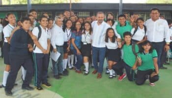Vuelve a clases el 17% de escuelas en Acapulco tras 'Otis'