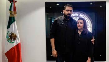 Llegan a México la anestesióloga Barbara Lango y su esposo tras salir de Gaza