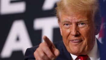 Trump retoma discurso antimigrante mientras Blinken visita México para discutir crisis migratoria: Esquivel | Video